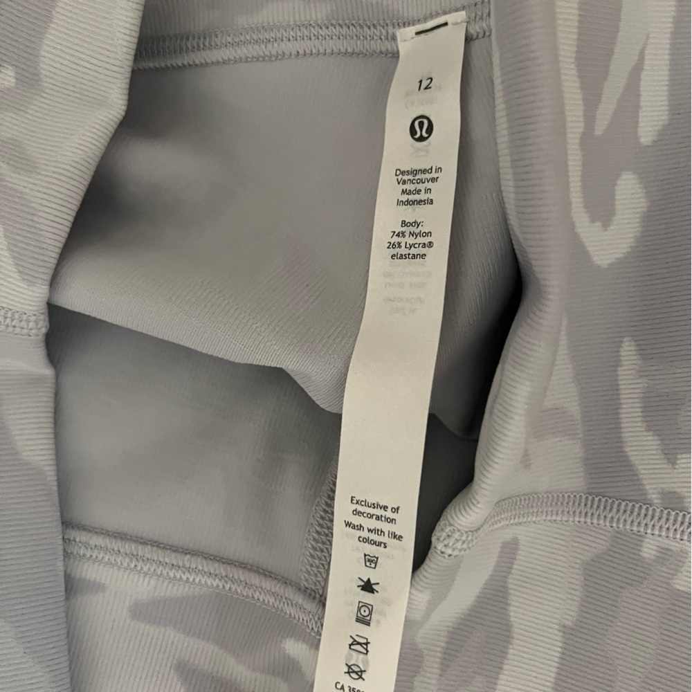 Lululemon Wunder Under High-Rise Camo Biker Shorts Gray Size 12 - Picture 5 of 6